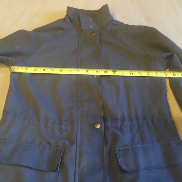 Woman’s jacket - Picture 3 of 9